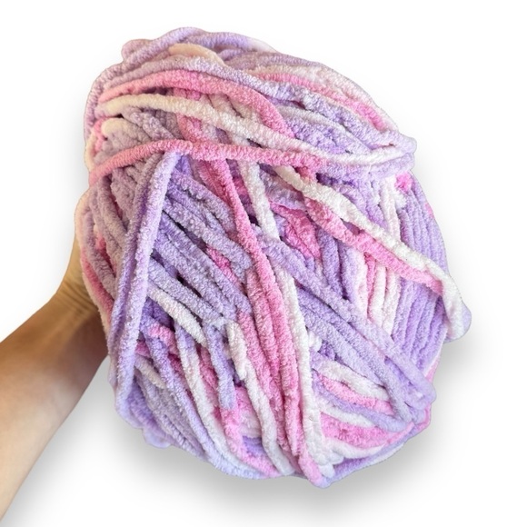 Bernat baby yarn NEW BALL SOFT FUZZY TEXTURE CHENILLE sweater blanket pastel - Picture 2 of 7